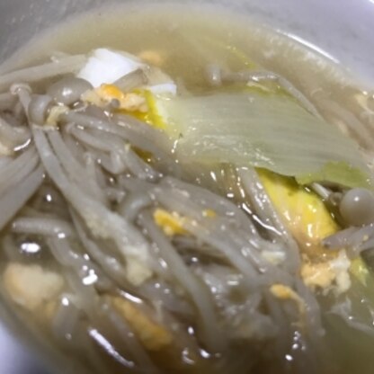 卵、えのき、白菜、たまごで作ってみましたー。中華スープは美味しいですよね(´∇｀)